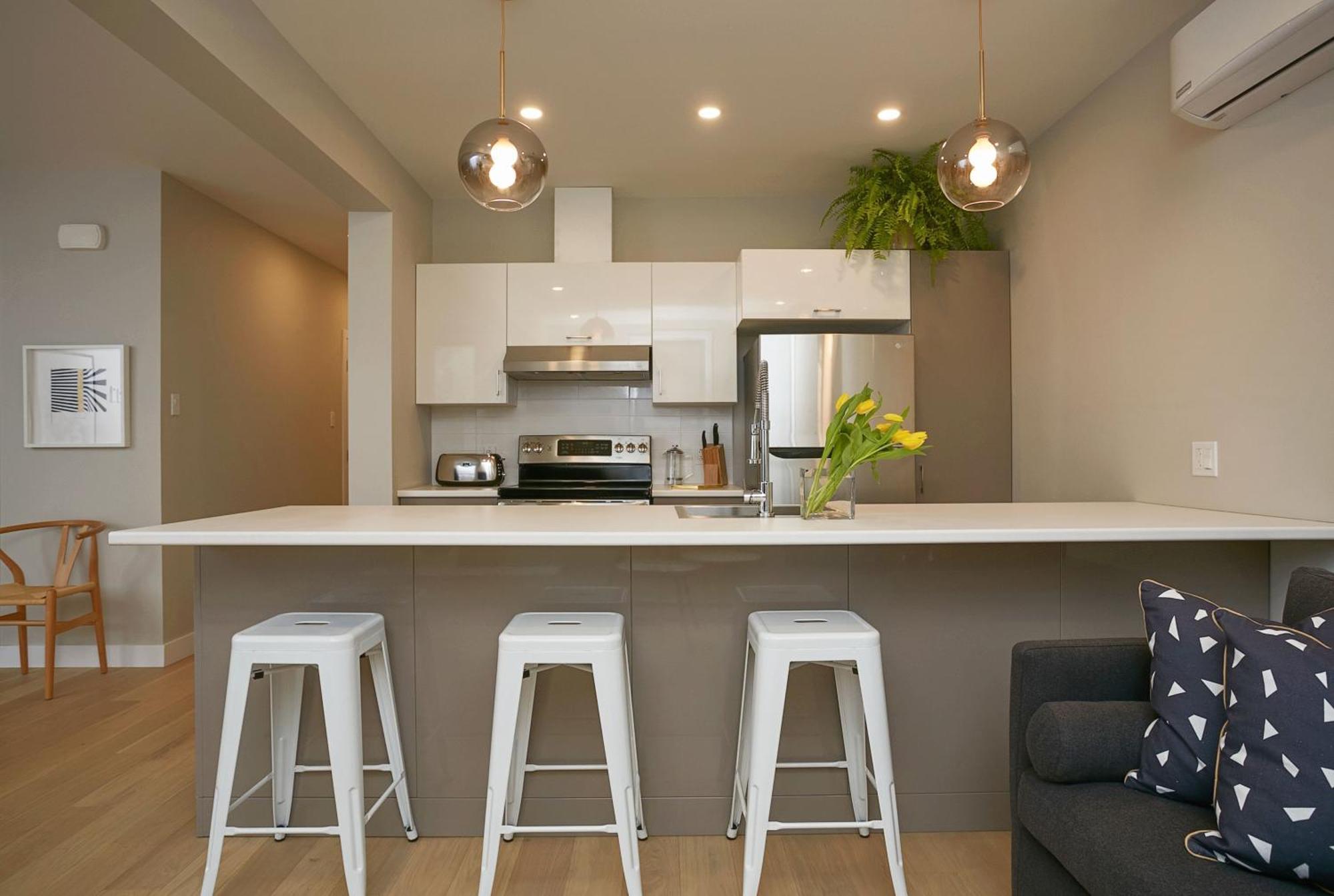 Explore Montreal From Sleek Contemporary Apartment By Den Stays Chambre photo