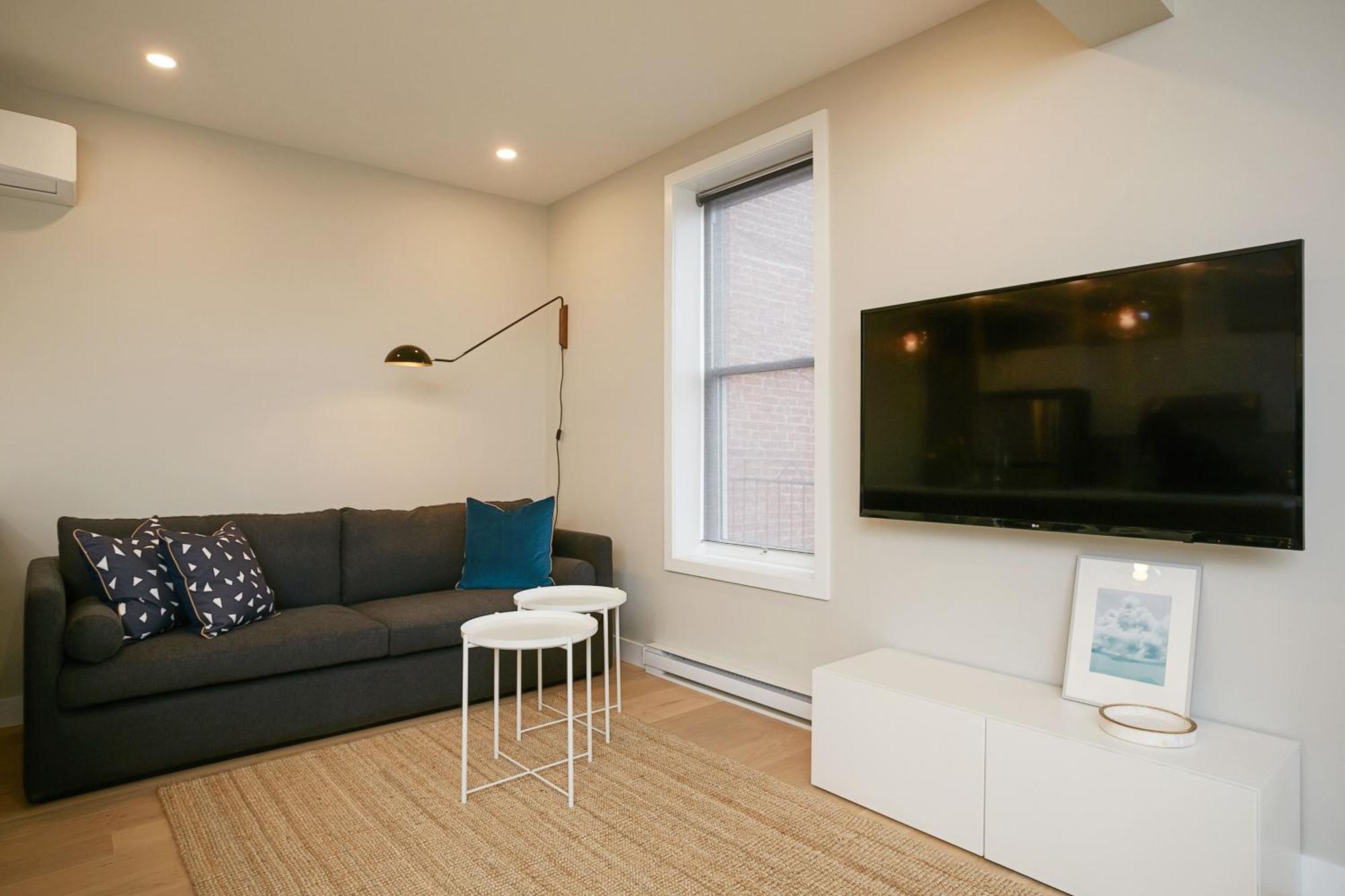 Explore Montreal From Sleek Contemporary Apartment By Den Stays Chambre photo