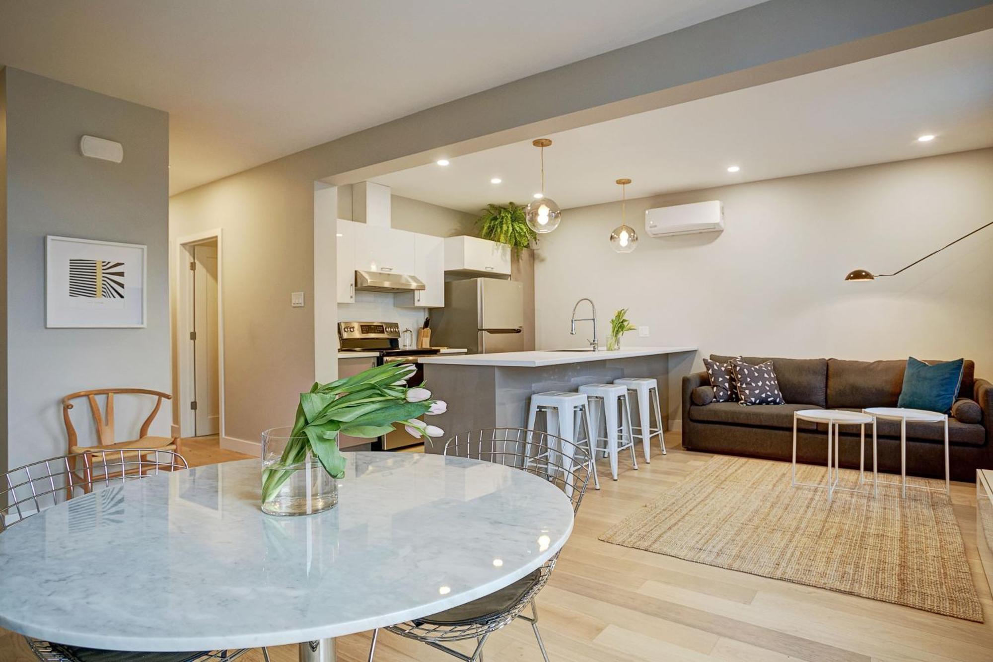Explore Montreal From Sleek Contemporary Apartment By Den Stays Chambre photo