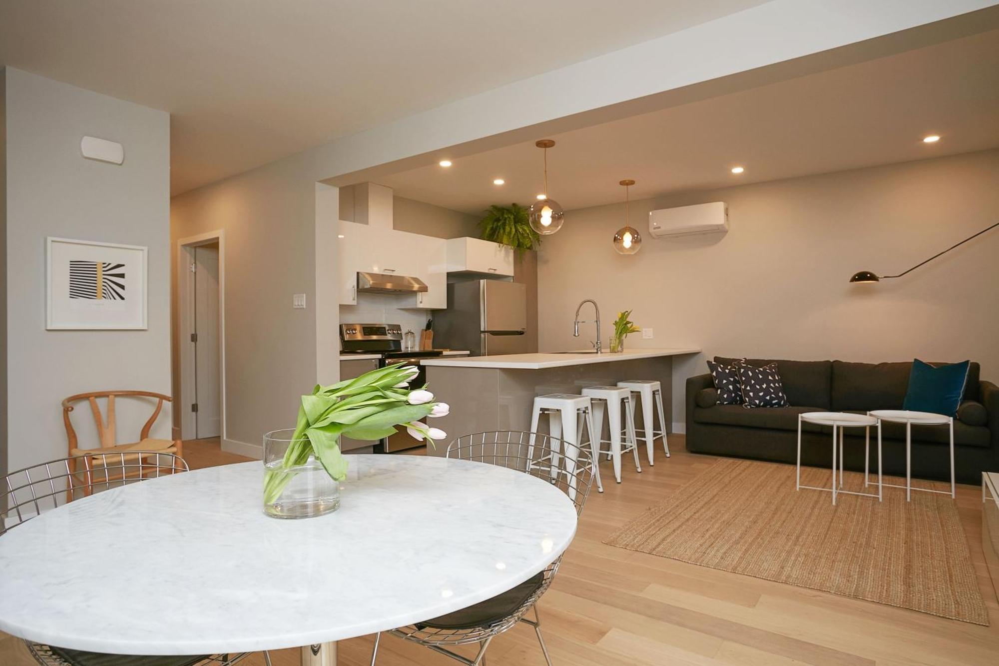 Explore Montreal From Sleek Contemporary Apartment By Den Stays Chambre photo