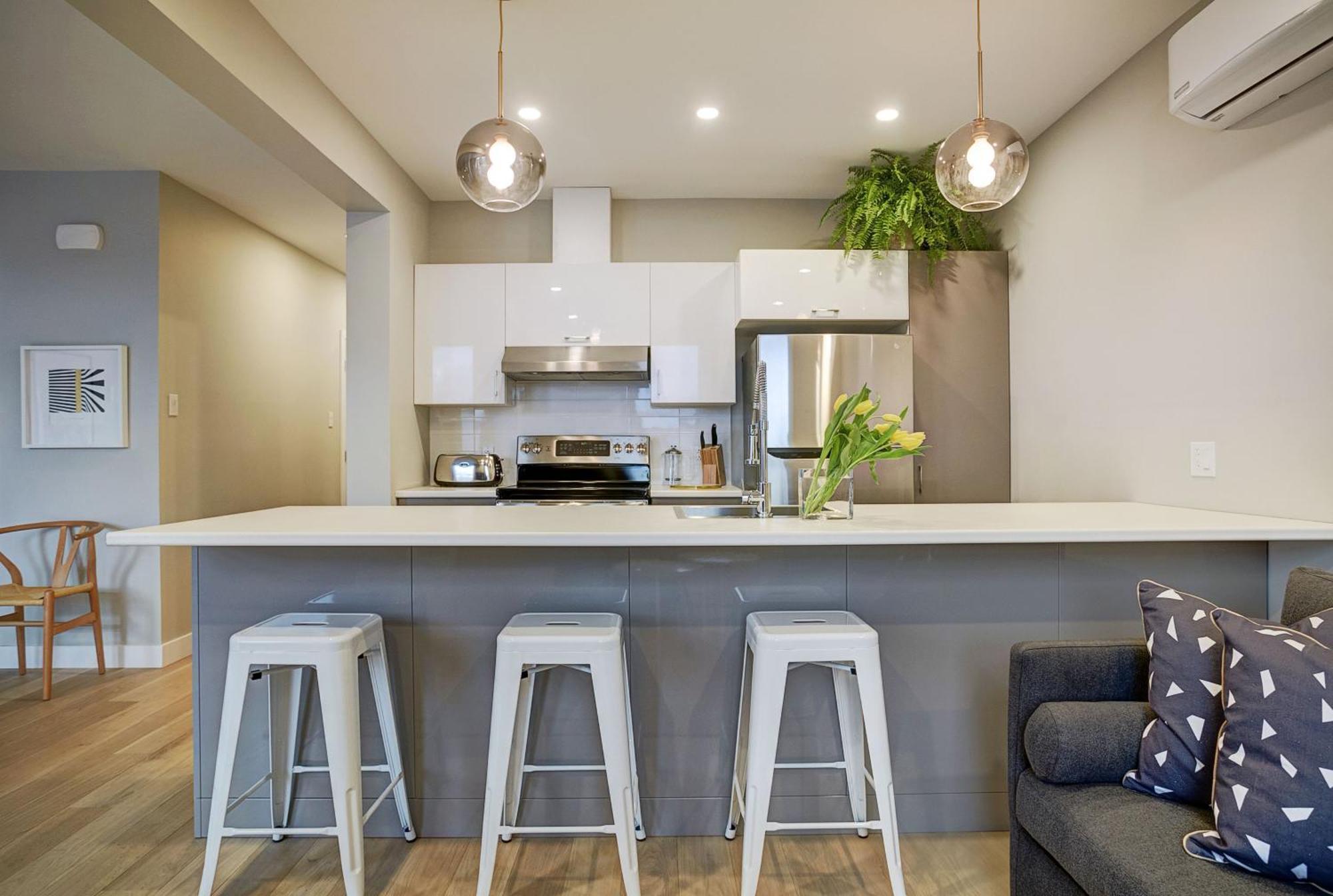 Explore Montreal From Sleek Contemporary Apartment By Den Stays Chambre photo