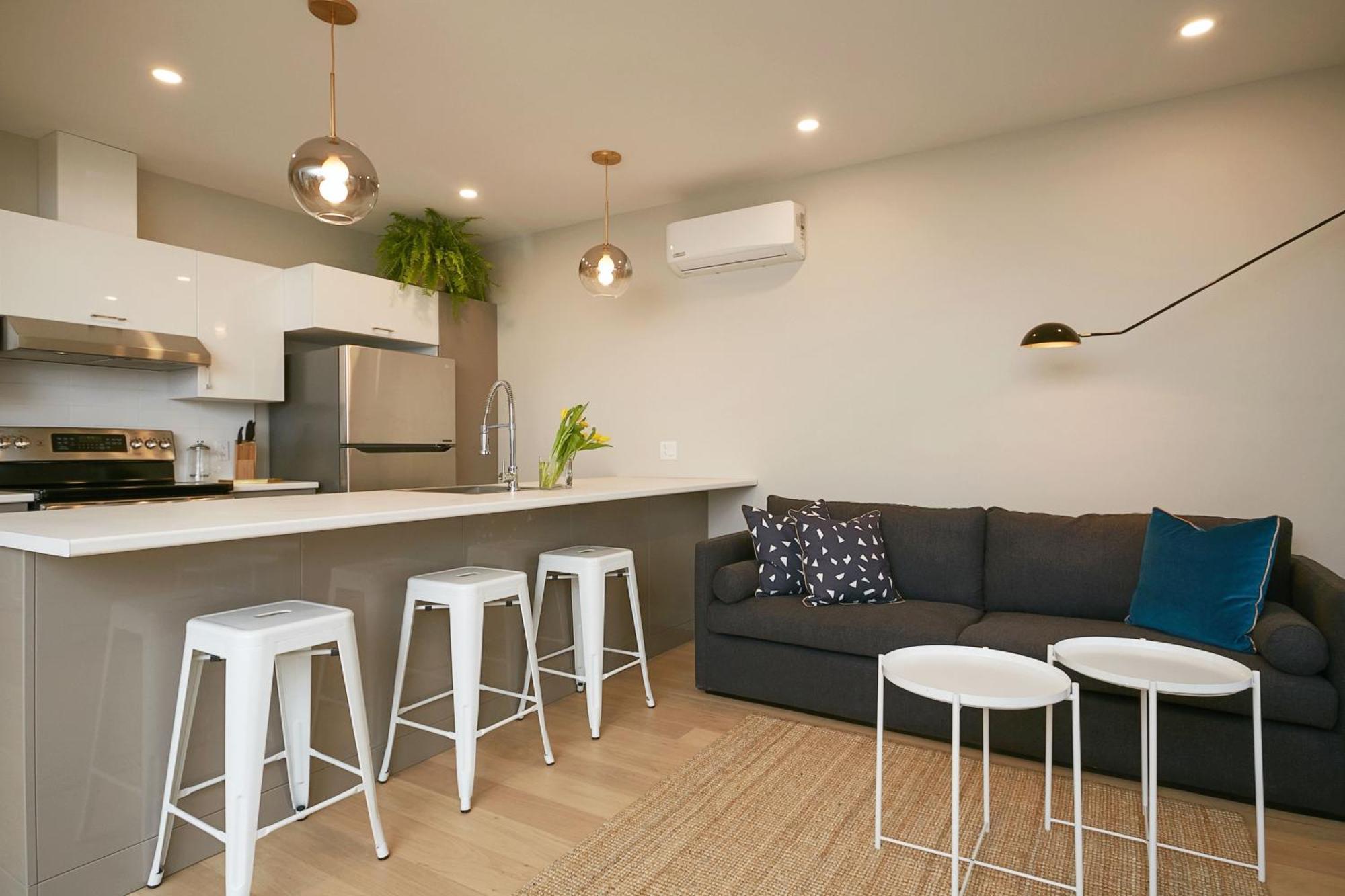 Explore Montreal From Sleek Contemporary Apartment By Den Stays Chambre photo